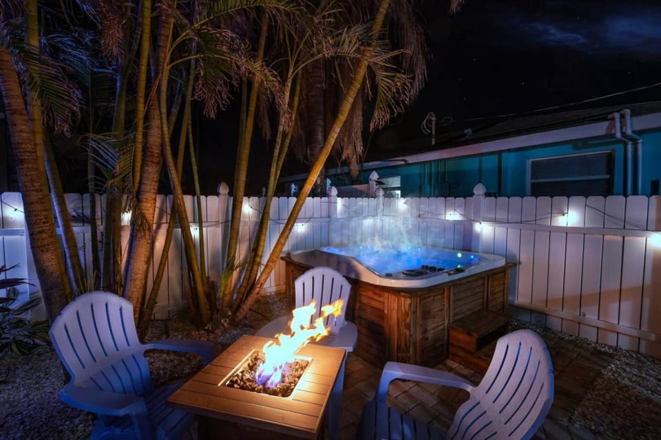 Restorative Escape-Moonlit Waters-Steps to beach. House in Holmes Beach