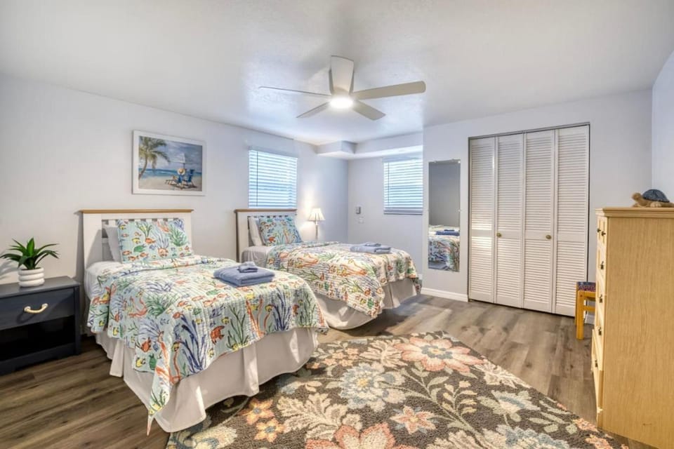 1 Block WALK on QUIET street to beach-food-fun House in Ilexhurst