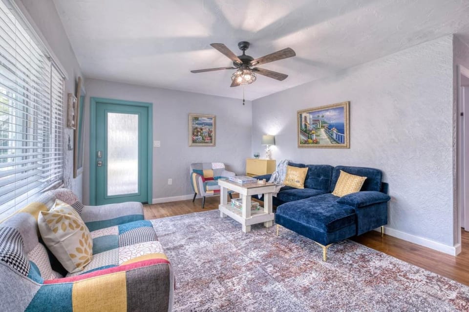 2 King Beds-Walk 2 Food-Shops-AMI Ferry-Beaches-IMG House in Bradenton