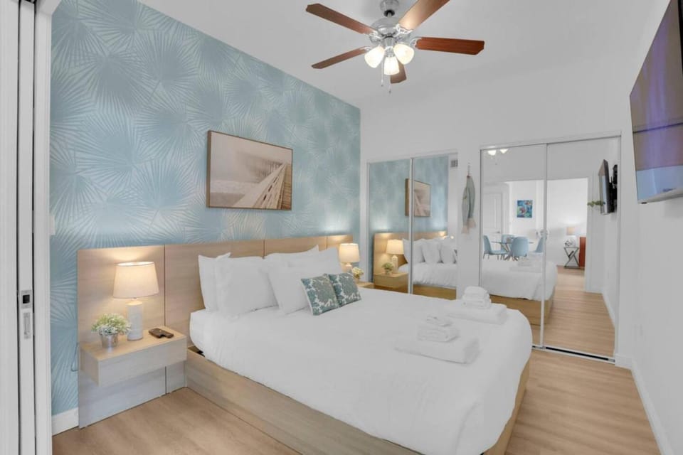 1 br 2bed LakeView Rooftop Pool House in Boynton Beach