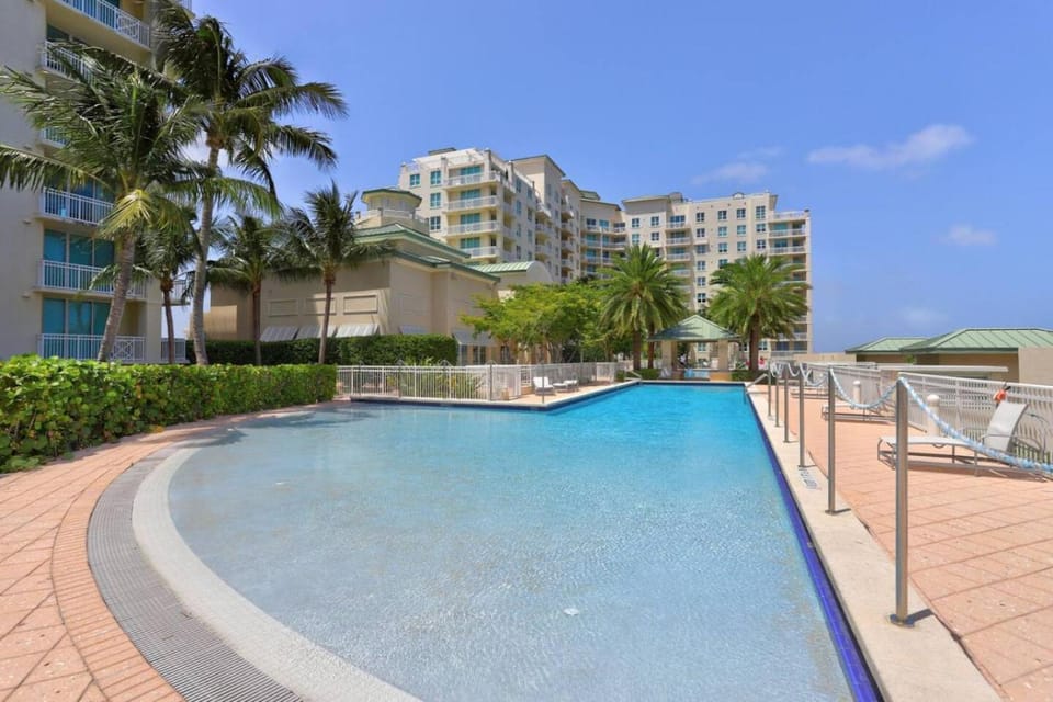 1 br 2bed LakeView Rooftop Pool House in Boynton Beach