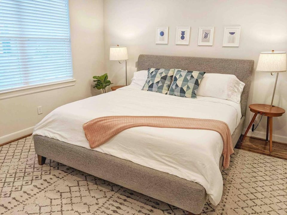 TMC 3-Story Townhome FREE EV Charge House in Houston