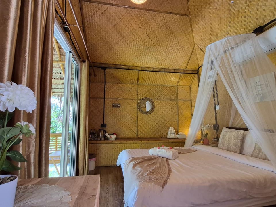 Blue Sea Lanta Coco huts บ้านพร้าวลันตา Chalet in Sala Dan