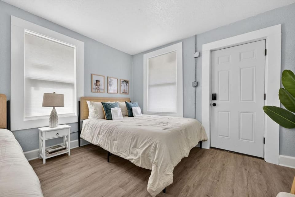 Unit 8 Charming Hideaway Cottage Pensacola Country House in Alabama