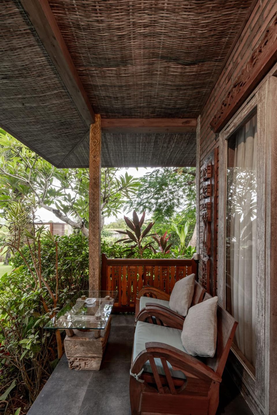 Spring, Day, Garden, View (from property/room), Balcony/Terrace, Seating area, Dining area, Garden view