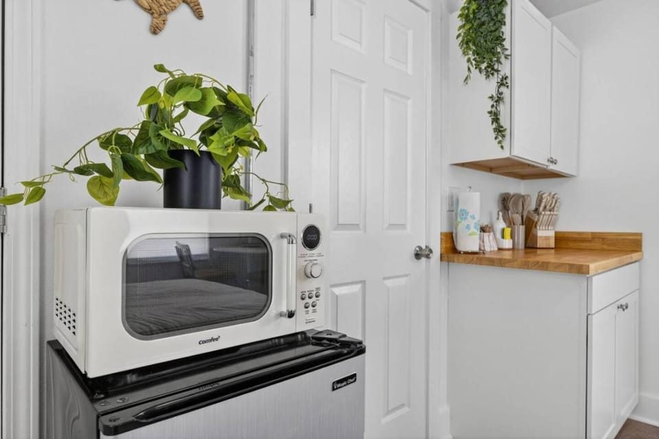 Unit 11 Simple Affordable Studio minutes from NAS House in Alabama