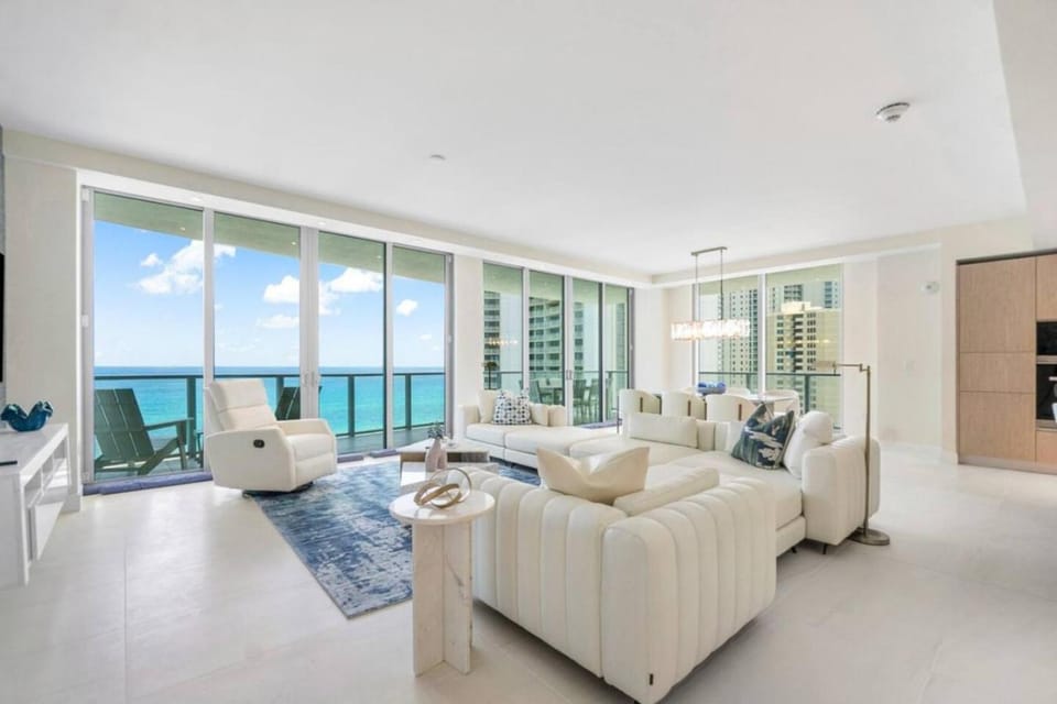 Coastal Elegance at Amrit 2 King Suites and Den Apartment in Riviera Beach