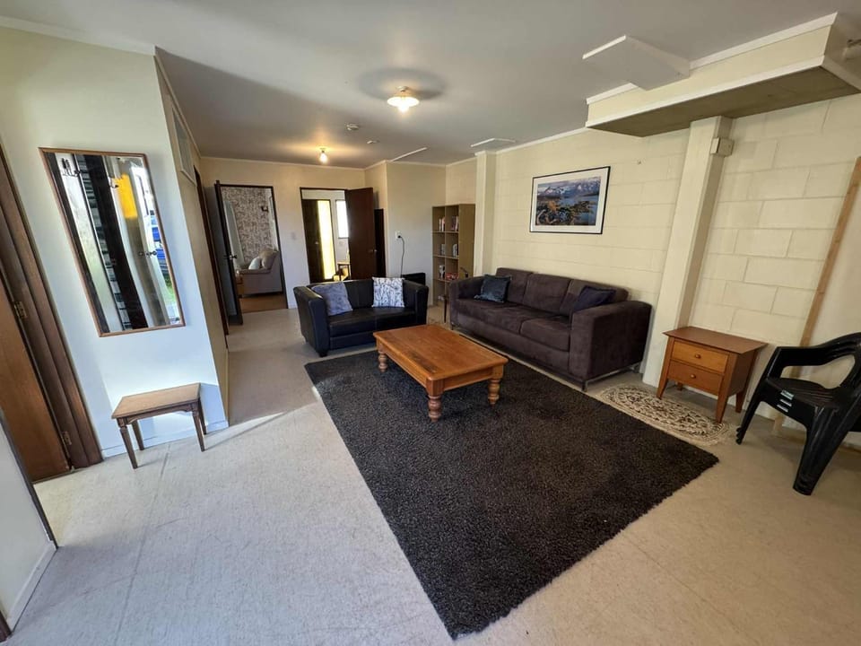 Classic Kiwi Beachfront Bach House in Bay Of Plenty