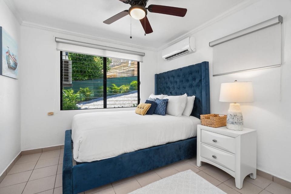 Bed, Photo of the whole room, Bedroom, air conditioner