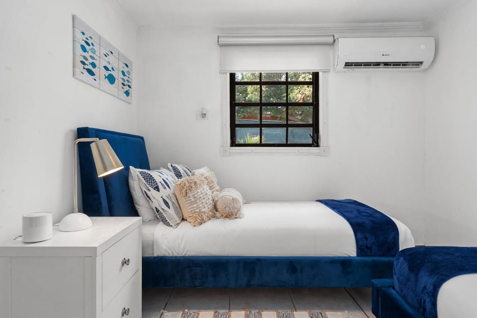 Bed, Bedroom, air conditioner