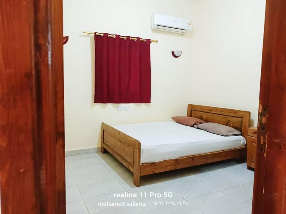 Bed, Photo of the whole room, Bedroom, air conditioner