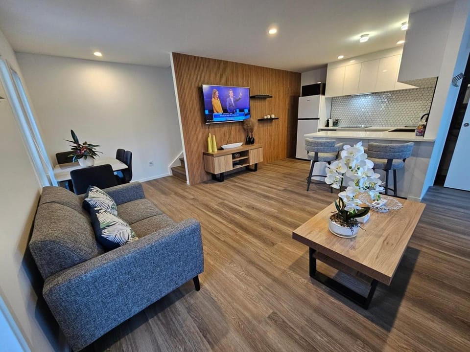 TV and multimedia, Kitchen or kitchenette, Living room, Dining area