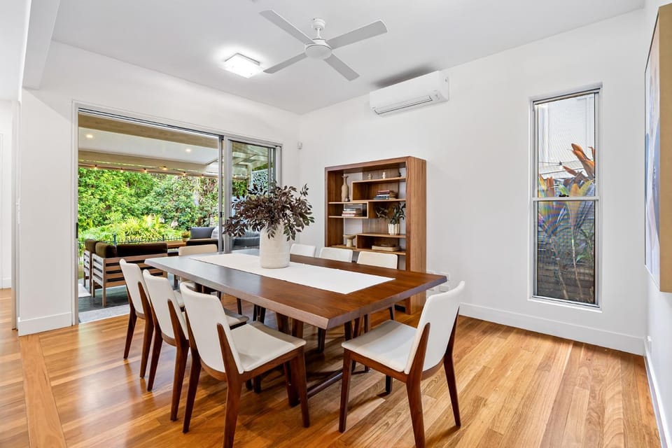 Spacious 3-Bed Home with Patio Near Beach House in Maroochydore