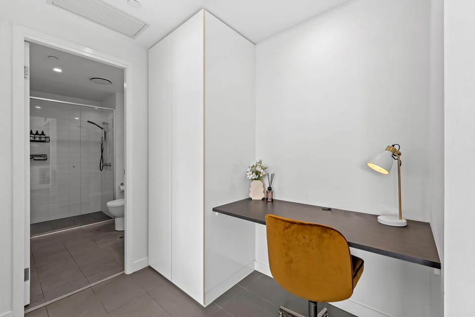Resort Style 2BR with Beautiful Pool, Gym and Parking Apartment in Brisbane