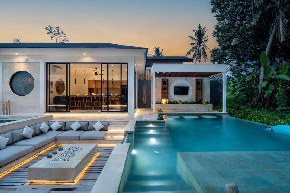 Property building, Natural landscape, Seating area, Pool view, Swimming pool, sunbed