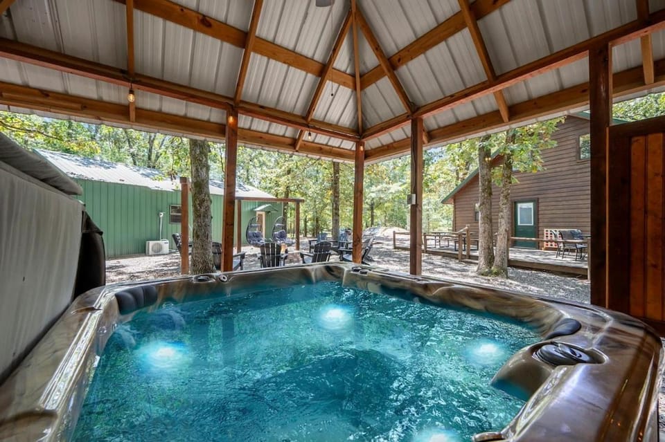 Secluded, Hot Tub, Game Room, Pets, Firepit, Games House in Broken Bow