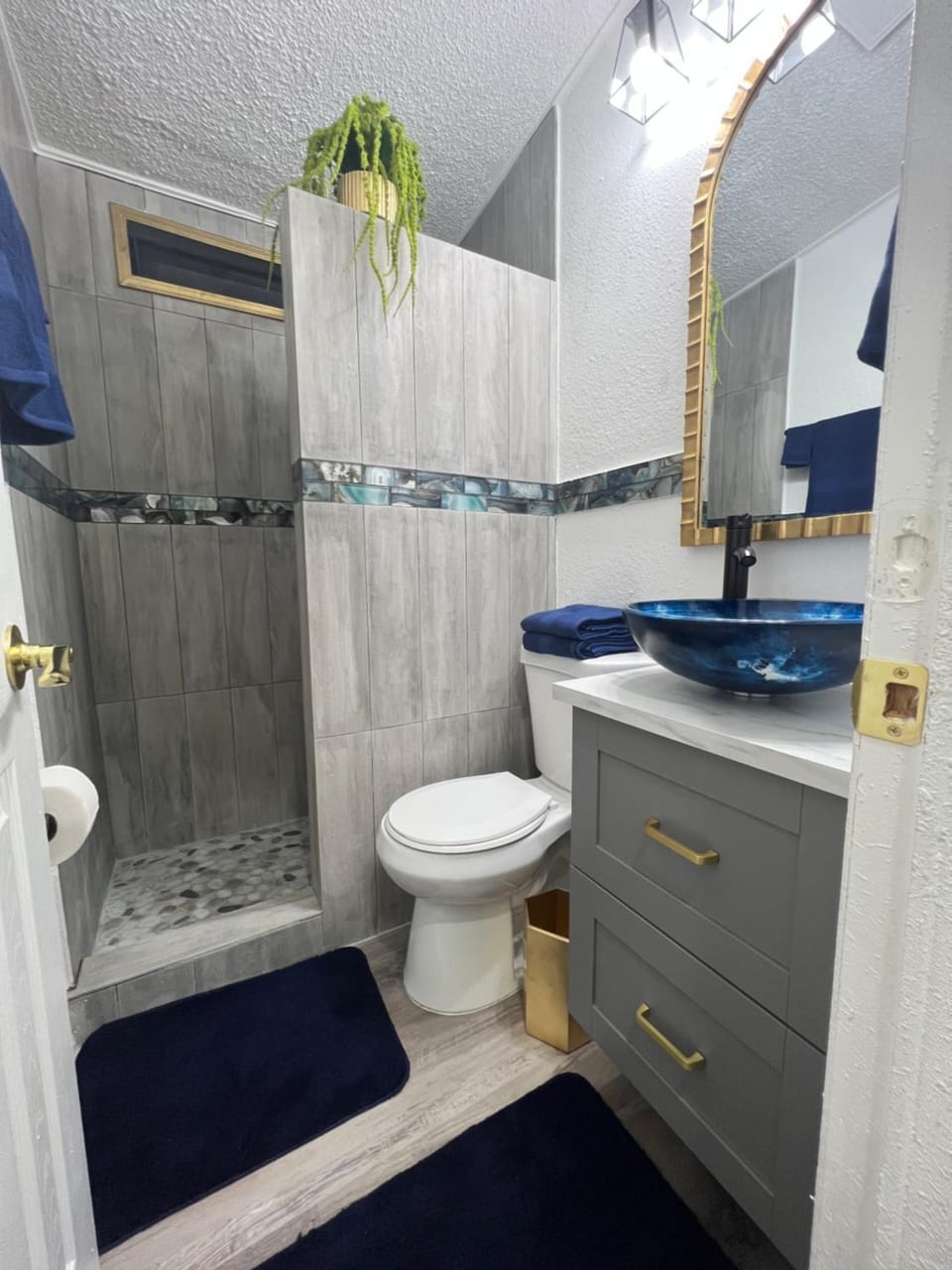 Luxury Tiny Cottage 5 miles from Disney Campground/ 
RV Resort in Osceola County