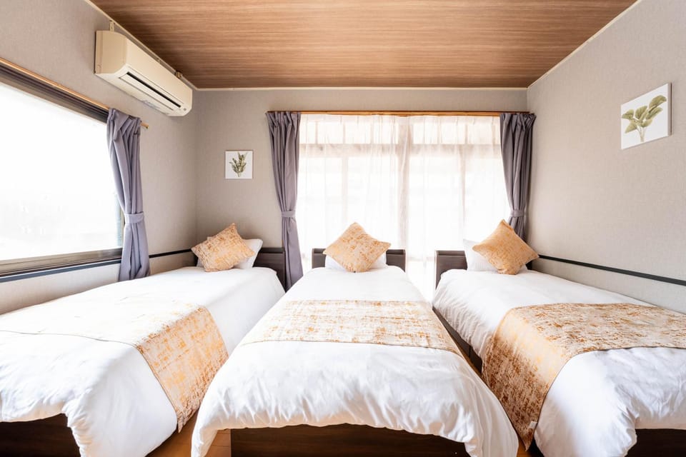Bed, Photo of the whole room, Bedroom, air conditioner