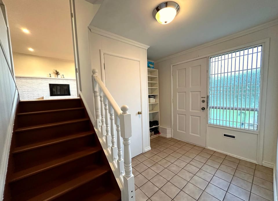 Cozy 3 Bedrooms with Kitchen and Laundry Near Airport Apartment in Richmond
