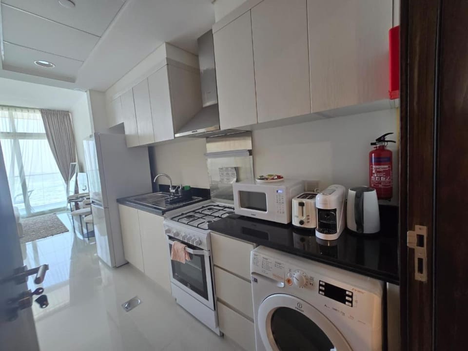 Coffee/tea facilities, Kitchen or kitchenette, microwave, oven, toaster, washing machine
