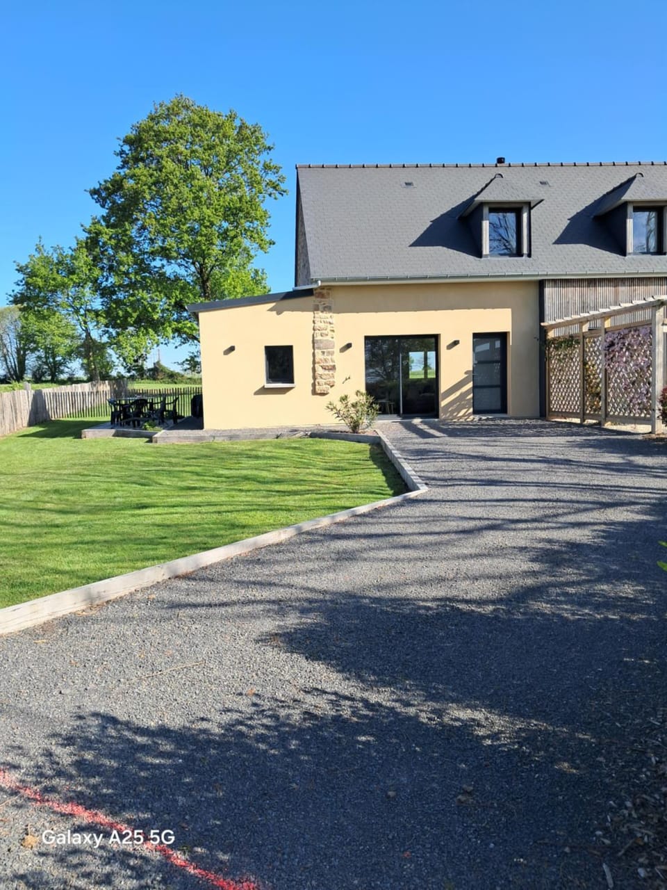 Gîte 6pers proche Mont-St-Michel - calme & jardin House in Normandy