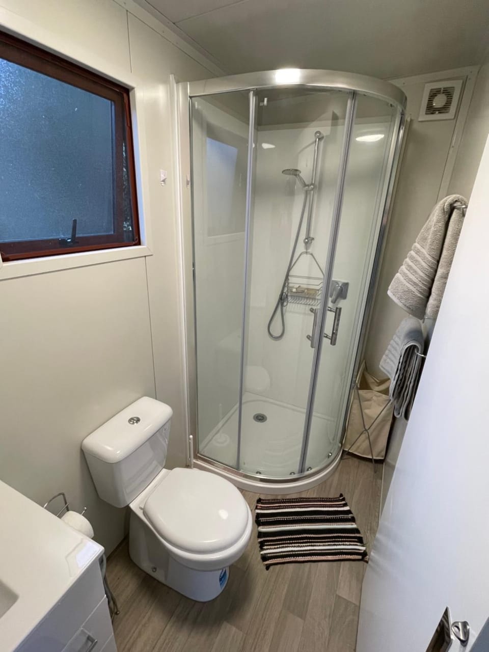 Cozy Private Unit Bed and Breakfast in Wellington Region