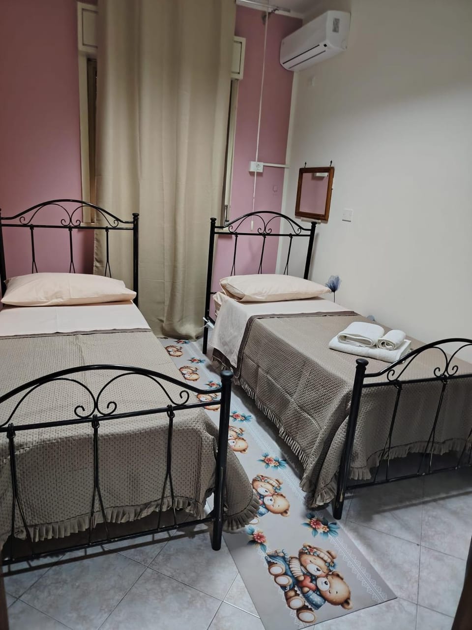 Bed, Bedroom, towels, air conditioner