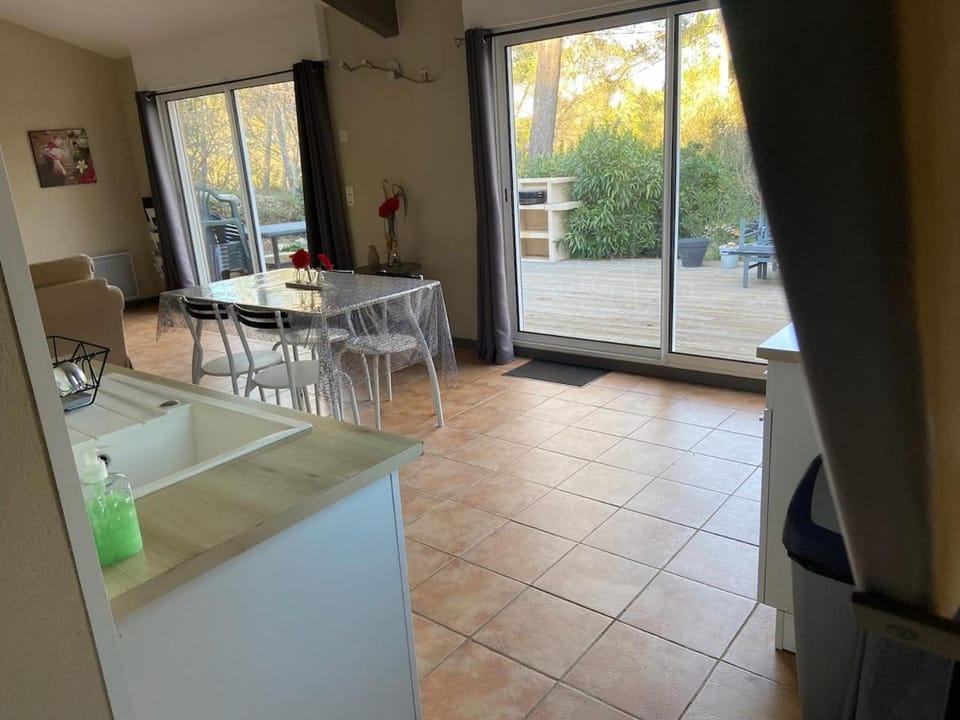 Maison La Lambrusque House in Besse-sur-Issole