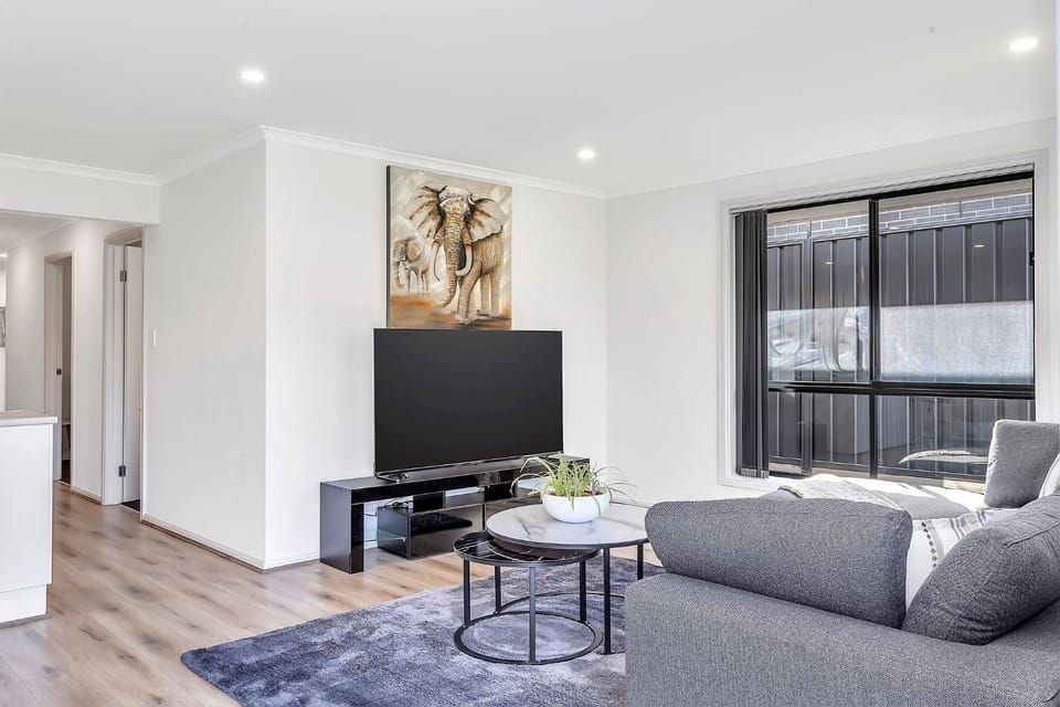 Communal lounge/ TV room, TV and multimedia, Living room, Seating area, Evening entertainment
