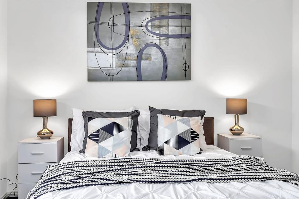 Bed, Photo of the whole room, Decorative detail, Bedroom