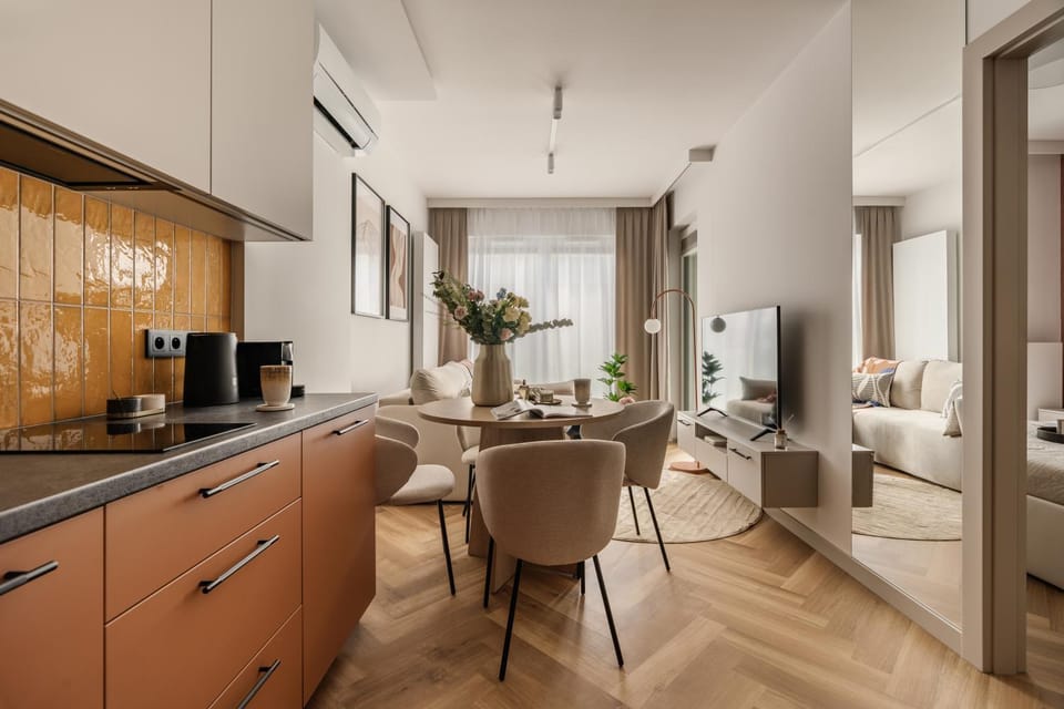 Kitchen or kitchenette, Living room, Seating area, Dining area