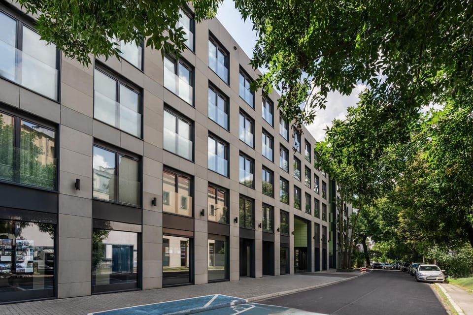 Property building, Day, Neighbourhood, Street view, Location, Parking