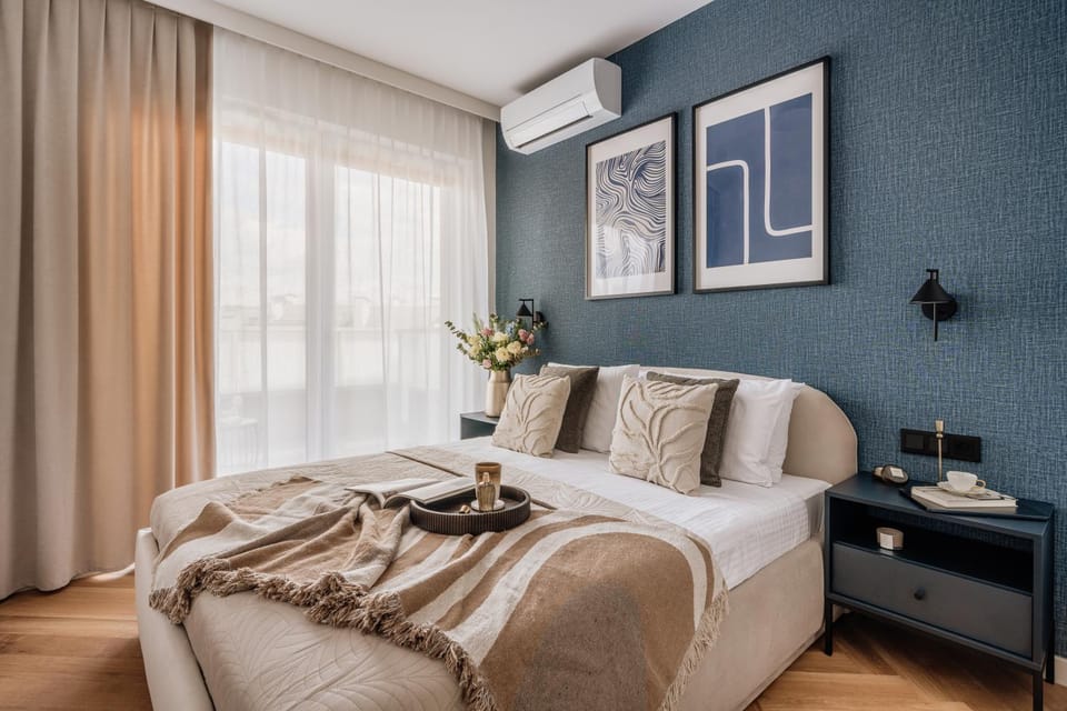 Bed, Living room, Photo of the whole room, Seating area, Bedroom, air conditioner