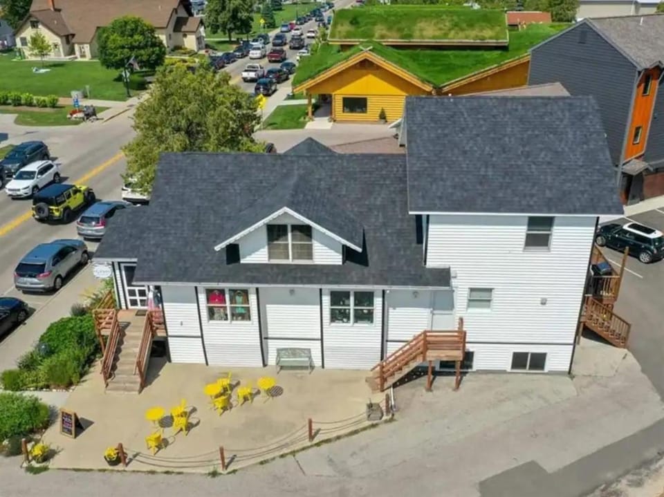 #1Downtown Spot Walk to Beach, Hot Tub & Pets OK House in Sister Bay