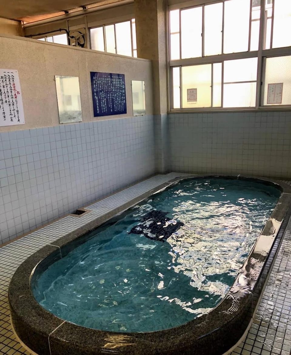 Close to Beppu station and cheap! Free parking! Fully renovated Apartment in Japan