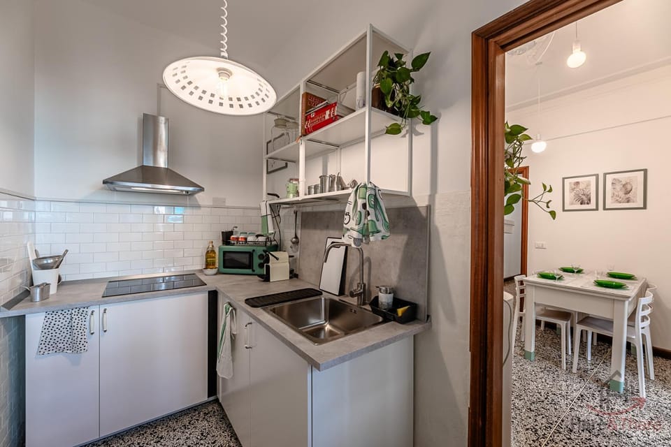 Kitchen or kitchenette, minibar, stove