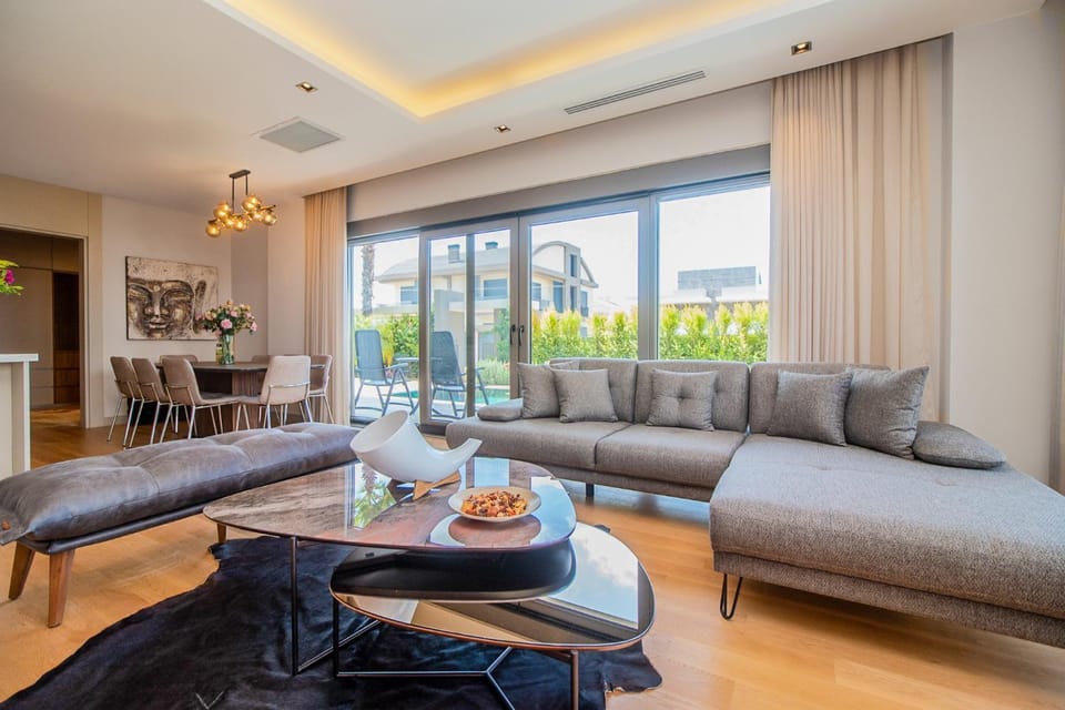 Living room, Seating area, Dining area