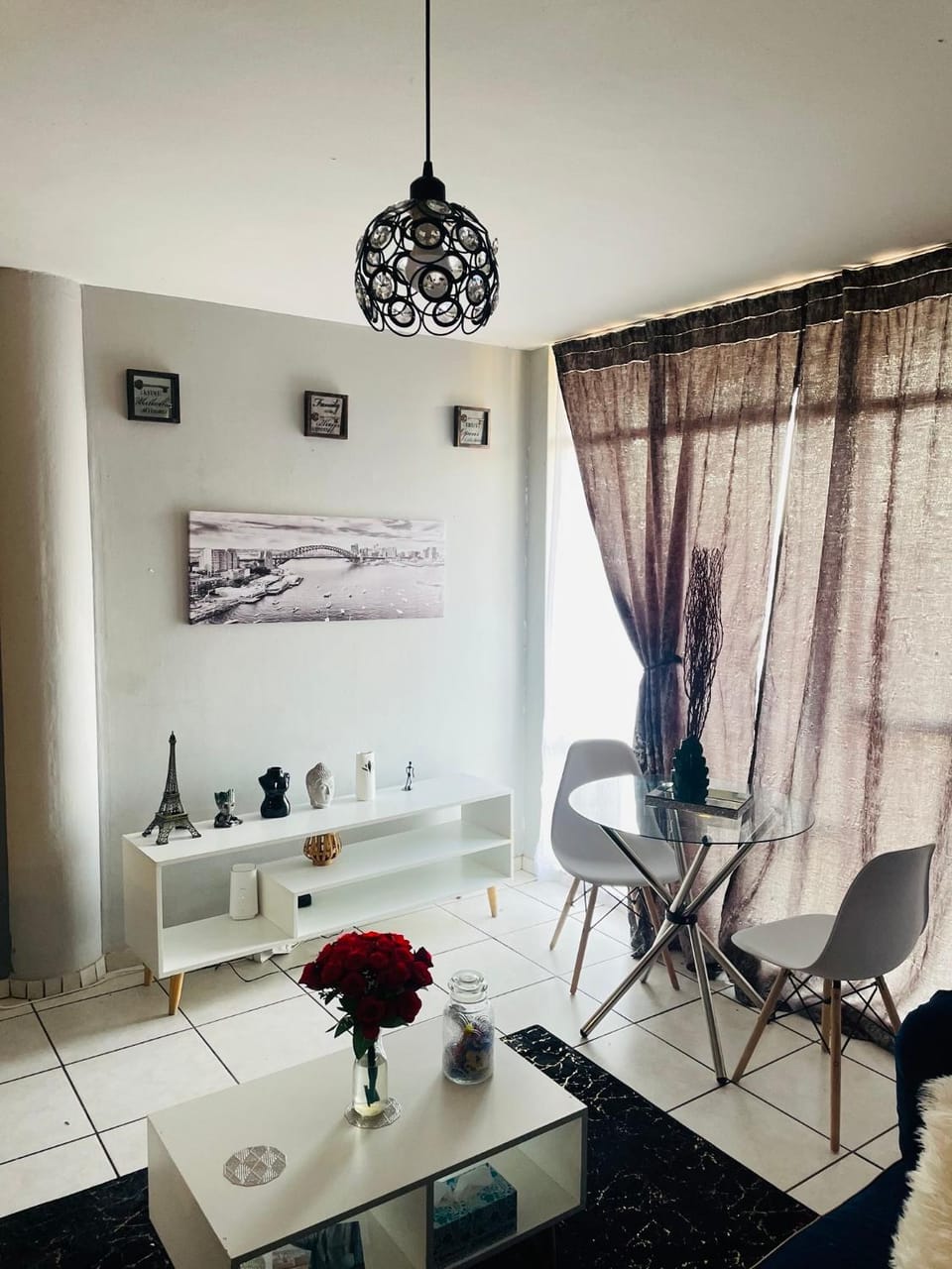 Seating area, Dining area