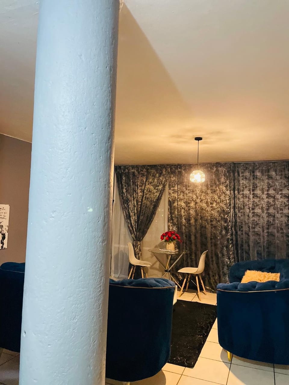 Living room, Seating area