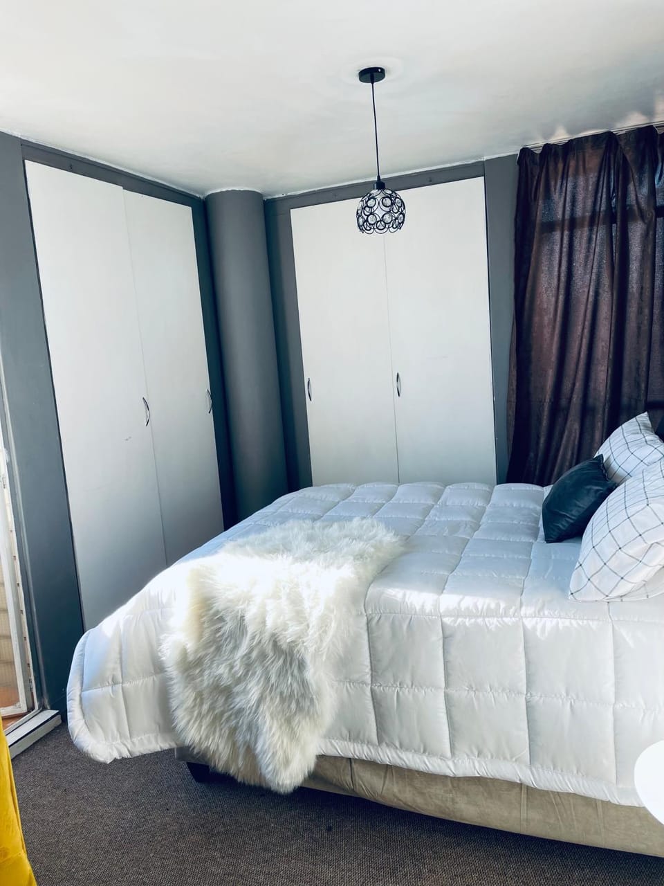 Photo of the whole room, Bedroom, wardrobe