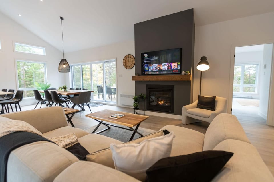 New chalet with spa and sauna - Le NaturOzen House in Ontario