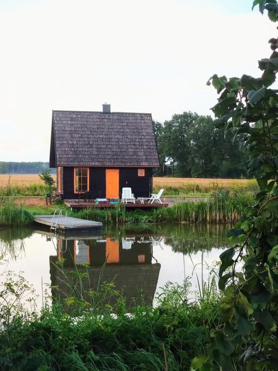 Property building, Natural landscape, Balcony/Terrace, Lake view