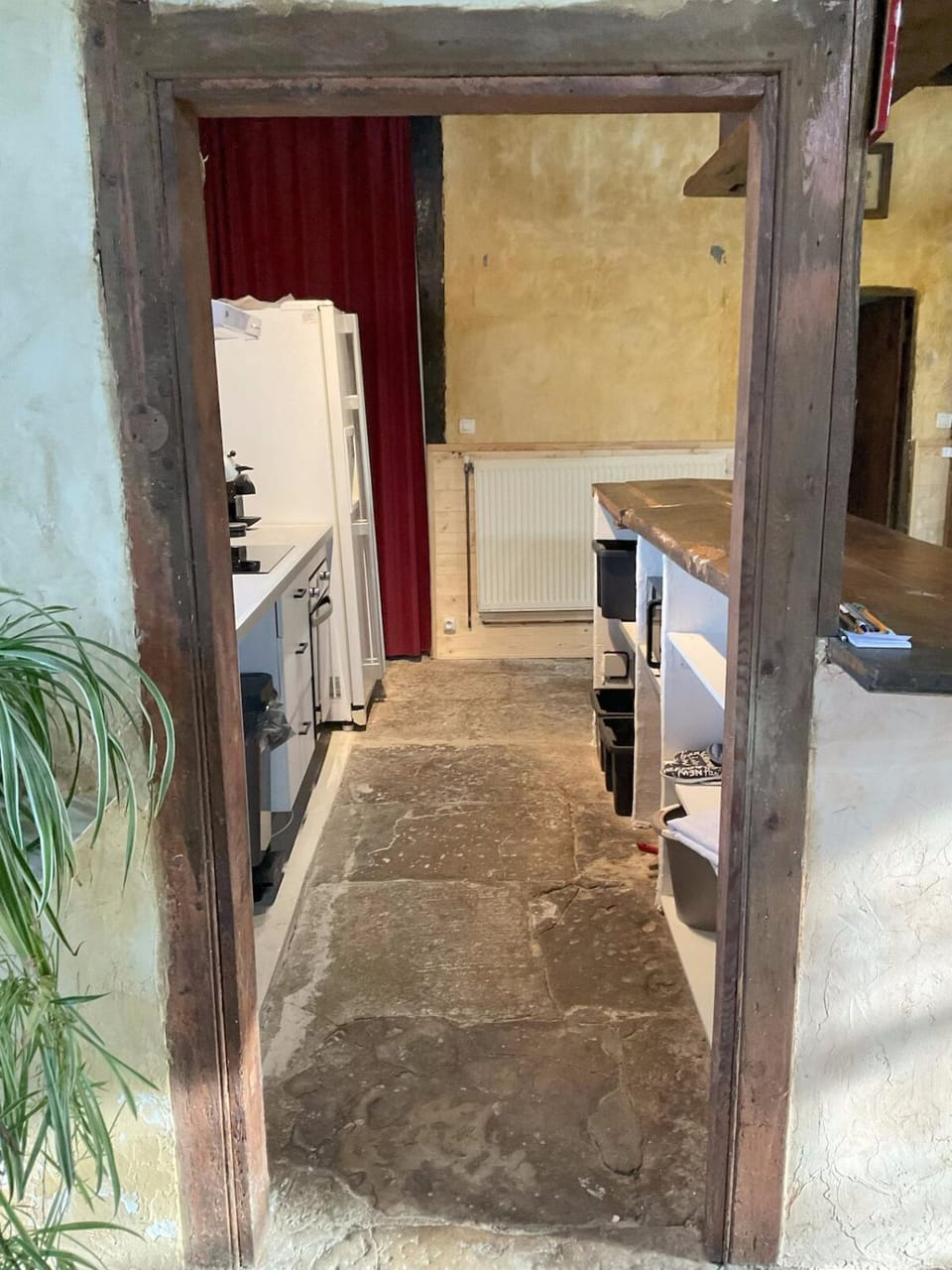 Kitchen or kitchenette, minibar, oven