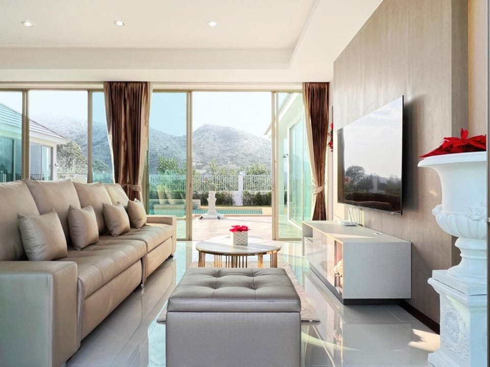 Living room, Mountain view