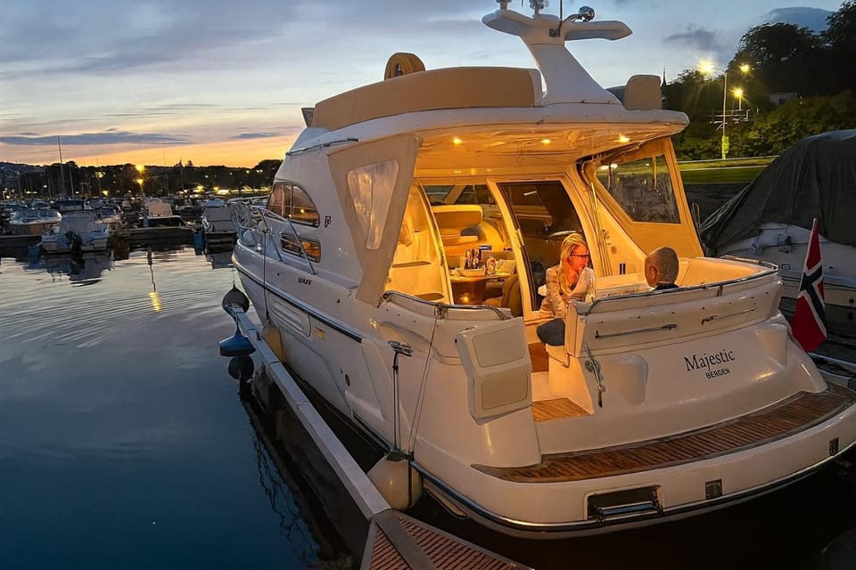 Frognerstranda - Majestic- Docked boat in Oslo