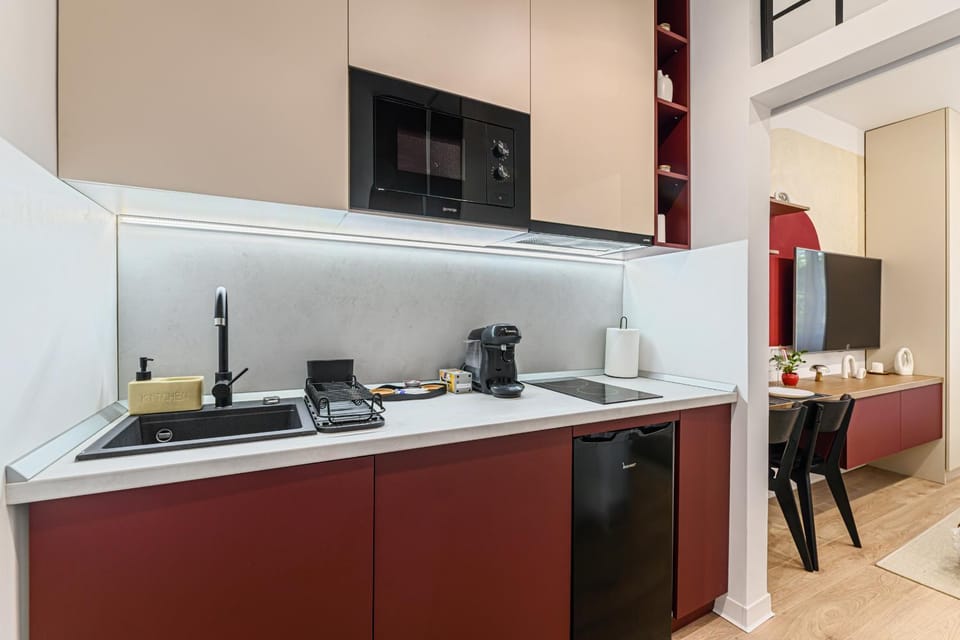 TV and multimedia, Kitchen or kitchenette, minibar, oven, stove