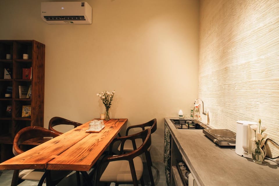 Kitchen or kitchenette, Kitchen or kitchenette, Living room, Seating area, Dining area