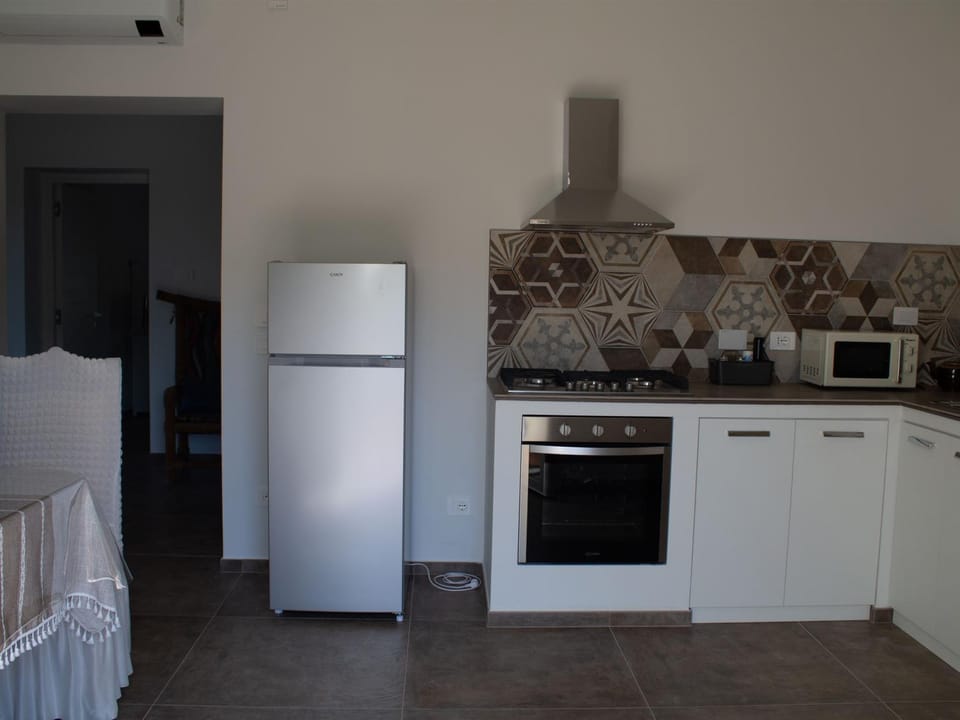 Kitchen or kitchenette, Kitchen or kitchenette, oven, stove
