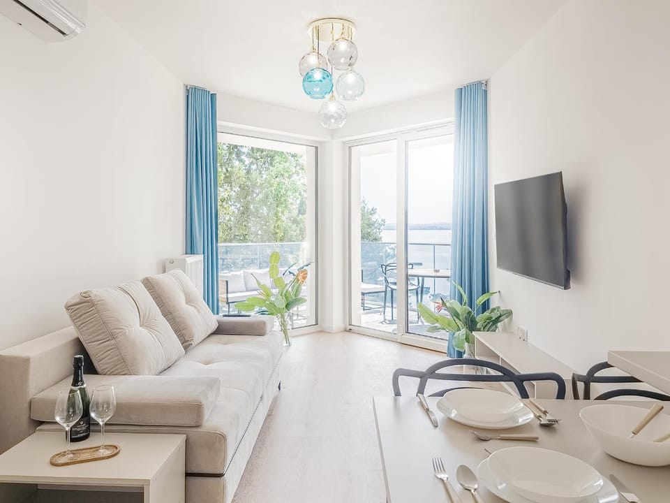 TV and multimedia, Living room, air conditioner