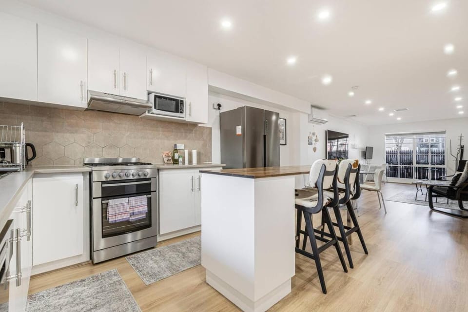 Kitchen or kitchenette, Other, oven, stove, toaster